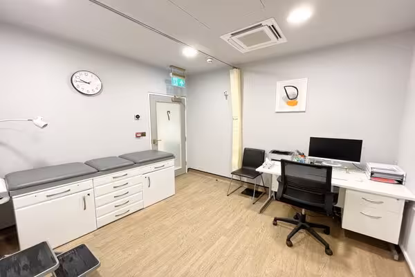 Bond street clinic room angle 2